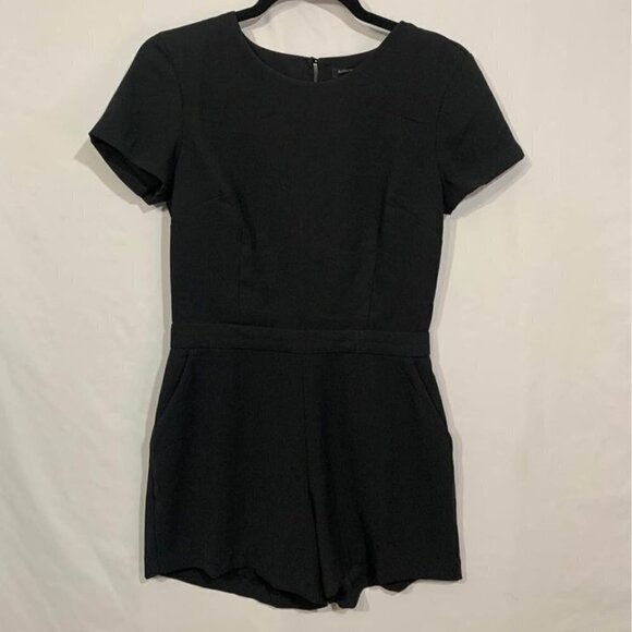 BANANA Republic woman’s one piece romper. New condition. Size 2. Black. Pockets - Picture 1 of 7